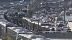 İstanbul'da metrobüs araç ve sefer sayısı artırıldı