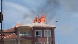 Niğde’de 7 katlı apartmanın çatısında yangın çıktı