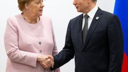 Merkel'den Rusya'ya siber saldırı suçlaması