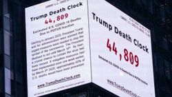 New York'ta Trump Ölüm Saati panosu asıldı