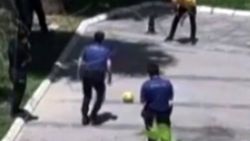 Nusaybin'de polis, gençlerle futbol oynadı