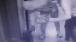 İzmir'de apartmanlardaki hırsızlık kamerada