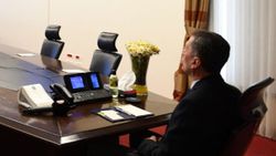 Bakan Selçuk, öğrencilerin canlı sınıfına bağlandı