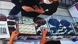 Kuyumcuya müşteri kılığında geldi, yüzük çaldı