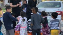 Kars polisinden Afgan çocuklara yardım