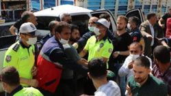 Hakkari'de vatandaşı uyaran polise saldırı