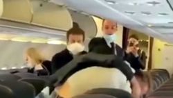 Rusya'da yolcu uçağında sosyal mesafe kavgası
