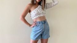 Buse Terim yazlıkları giydi