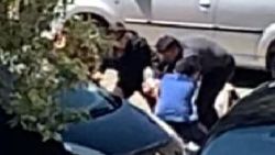 Kağıthane'de, gezdirdiği köpek kendisine saldırdı