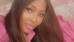 Naomi Campbell, marka çekimi için çıplak poz verdi