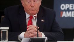 Trump, polis şiddetiyle ölen Floyd'un ailesiyle görüştü