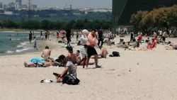 Florya'daki Menekşe Plajı'nda yoğunluk