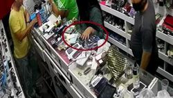 İzmir'de kaşla göz arasında telefon hırsızlığı