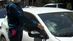 Şişli'de otomobillerin üzerine beton blok düştü