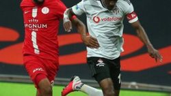 Atiba, performansıyla yine alkış topladı