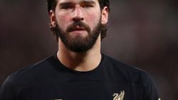 Neville: Alisson, Van Dijk'tan daha önemli