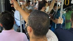 İstanbul'da metrobüslerde endişe veren kalabalık