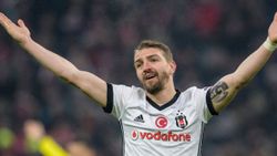 Caner Erkin, 'engelleri' kaldırdı