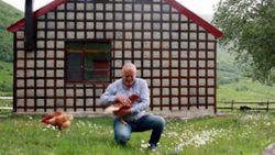 Rize'de yaylada tek başına yaşıyor