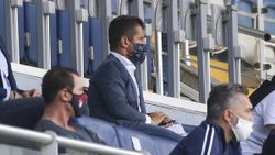 Emre Belözoğlu, tribünde not tuttu