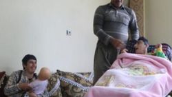Hakkari'de engelli 4 çocuğuna gözü gibi bakıyor