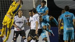 Coronthians'ta 27 futbolcunun 21'i korona oldu