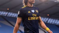Arsenal, Luiz ile sözleşme yeniledi