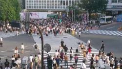Japonya'daki şehirde telefona bakarak yürümek artık yasak