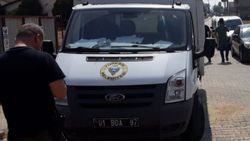 Adana'da yardım kolilerini taşıyan kamyonet çalındı