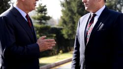 Bakan Akar, İngiliz mevkidaşı Wallace ile görüştü