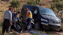Siirt’te şarampole devrilen minibüste 3 yaralı