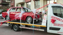 Karabük'te klasik otomobili çekiciyle çekip düğün yaptı
