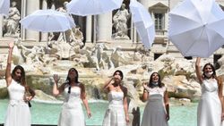 Roma'da gelin adaylarından korona kısıtlamalarına tepki