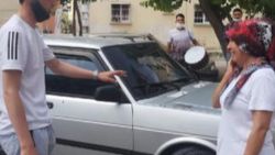 Mersin'de annesine sarılmakta tereddüt eden genç
