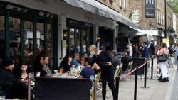 İngiltere'de dışarıda yemek yiyenlere yüzde 50 indirim