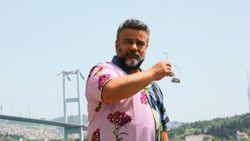 Bülent Serttaş'a 10 bin dolarlık yüzük hediye edildi