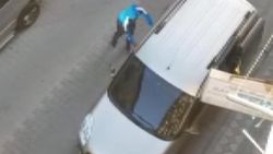 Sultangazi'de tekstil deposunu soydular