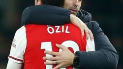Arteta, Özil'in geleceği konusunda sessizliğini koruyor