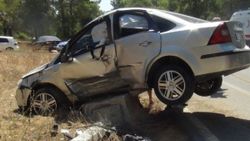 Antalya'da trafik kazası: Otomobilin içinde sıkıştı