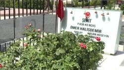 Şehit Astsubay Ömer Halisdemir, kabri başında anıldı