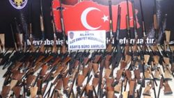 Antalya'da evini cephaneliğe çevirdi