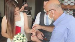 Bursa'da evlenen komiser yardımcılarına kelepçe takıldı
