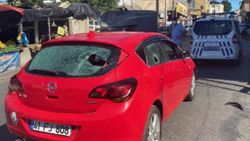 Beykoz'da kaza sonrası otomobile saldırdılar
