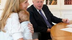 Boris Johnson, oğluyla ilk kez görüntülendi
