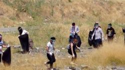 Van'da doğum günü kutlamayı bırakıp çöp topladılar