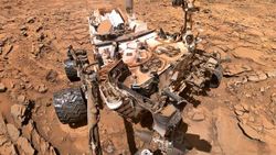 NASA'nın aracı Mars'ta garip bir kaya keşfetti