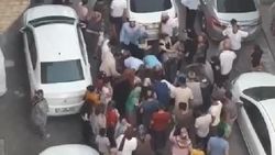 Küçükçekmece'de 2 çocuğa araba çarptı
