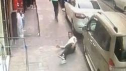 Okmeydanı'nda, arkadaşıyla konuşan genci bacağından vurdu
