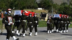 Hakkari'de şehit olan askerler törenle uğurlandı