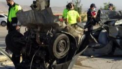 Afyonkarahisar'da yolcu otobüsü ile otomobil çarpıştı